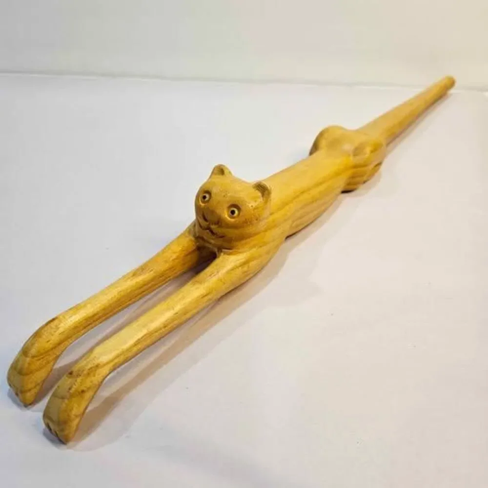 Wooden stretching cat carving back scratcher